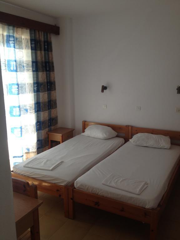 Manos Hotel 2*
