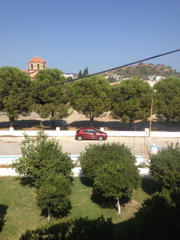 Manos Hotel