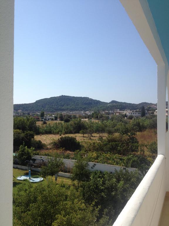 Manos Hotel 2*
