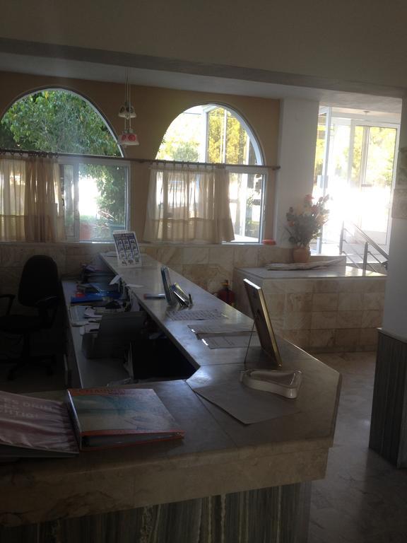 Manos Hotel